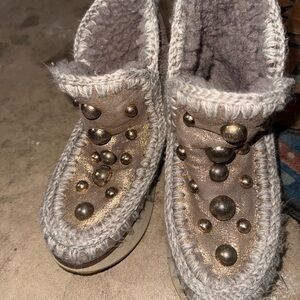 Mou Women's Moccasins with Bronze Studs